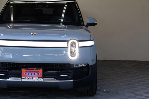 LA Silver 2022 Rivian R1S Launch Edition