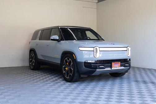 LA Silver 2022 Rivian R1S Launch Edition