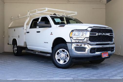 Bright White Clearcoat 2022 RAM 2500 Tradesman Crew Cab 4x4 8' Box