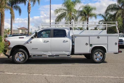 2022 RAM 3500 Big Horn Crew Cab 4x4 8' Box