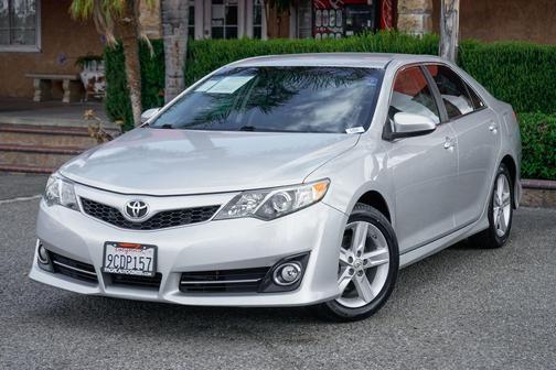 Classic Silver Metallic 2012 Toyota Camry SE