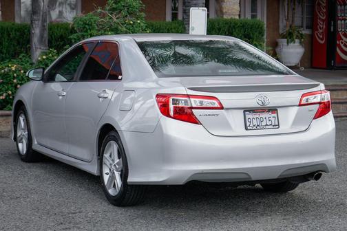 Classic Silver Metallic 2012 Toyota Camry SE