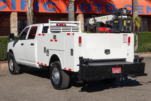 2023 RAM 2500 Tradesman Crew Cab 4x4 8' Box