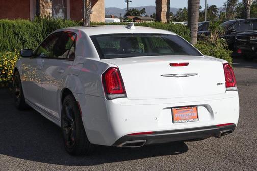 2022 Chrysler 300 Touring