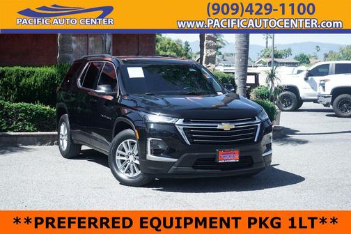 Mosaic Black Metallic 2023 Chevrolet Traverse LT Cloth