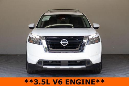 Everest White Pearl Tricoat 2025 Nissan Pathfinder Platinum FWD