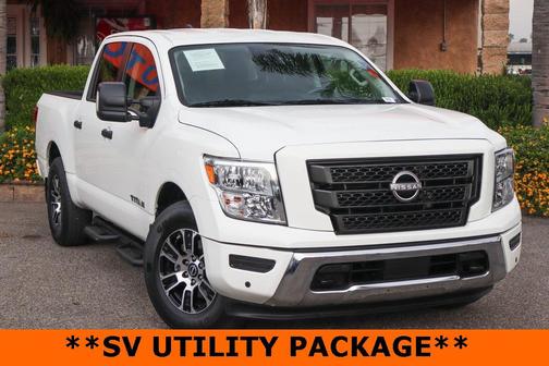 2023 Nissan Titan SV