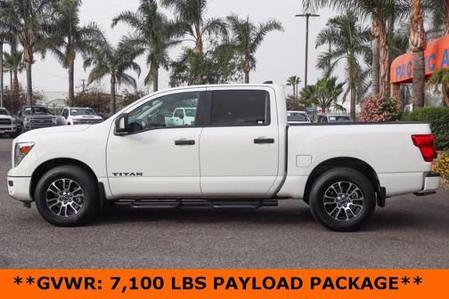 2023 Nissan Titan SV