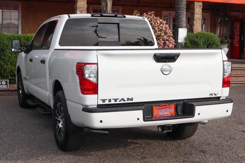 2023 Nissan Titan SV
