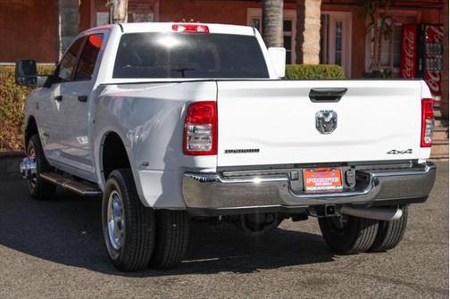 2023 RAM 3500 Big Horn Crew Cab 4x4 8' Box