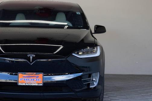 Photo 5 of 51 of 2020 Tesla Model X Long Range