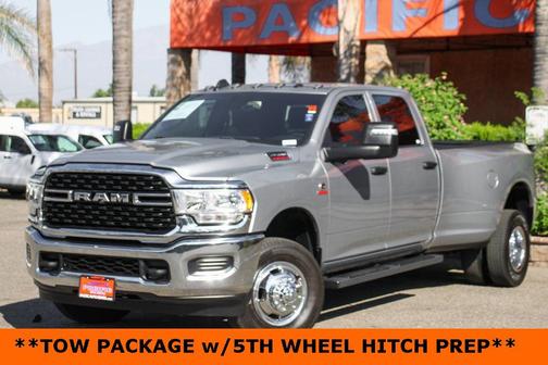 2023 RAM 3500 Tradesman Crew Cab 4x4 8' Box