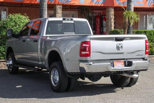 2023 RAM 3500 Tradesman Crew Cab 4x4 8' Box