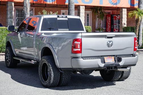 2019 RAM 3500 Laramie Crew Cab 4x4 8' Box
