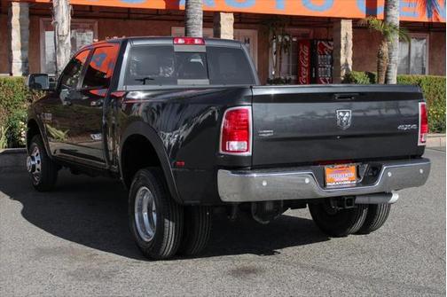 2017 RAM 3500 Laramie Crew Cab 4x4 8' Box