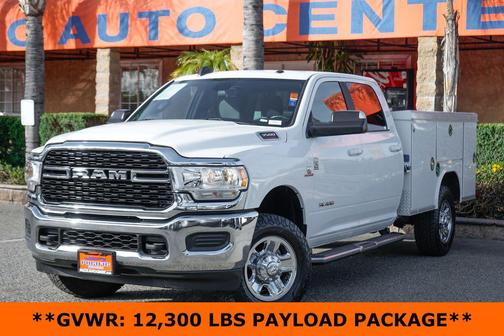 Bright White Clearcoat 2022 RAM 3500 Big Horn Crew Cab 4x4 8' Box