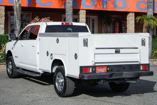 Bright White Clearcoat 2022 RAM 3500 Big Horn Crew Cab 4x4 8' Box