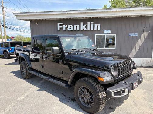 Black Clearcoat 2024 Jeep Gladiator Sport S