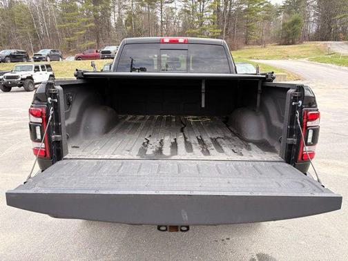 Diamond Black Crystal Pearlcoat 2023 RAM 2500 Laramie Crew Cab 4x4 6'4' Box