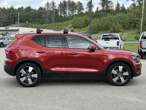2020 Volvo XC40 T5 Momentum