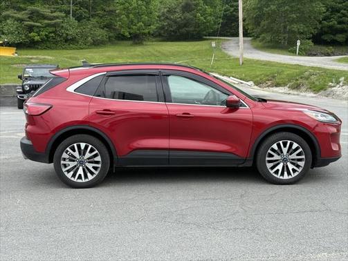 2022 Ford Escape Titanium