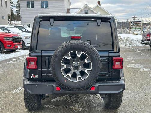 2025 Jeep Wrangler 4-Door Sahara 4x4