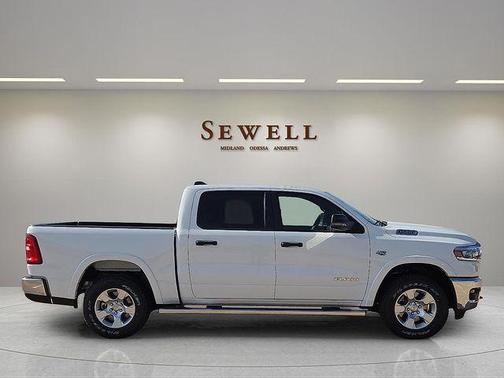 Bright White Clearcoat 2026 RAM 1500 Big Horn/Lone Star
