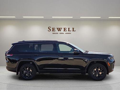 Diamond Black Crystal Pearlcoat 2026 Jeep Grand Cherokee L Altitude