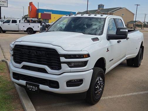 Bright White Clearcoat 2026 RAM 3500 Big Horn Crew Cab 4x4 8' Box