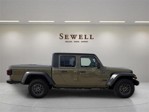41 2025 Jeep Gladiator Sport