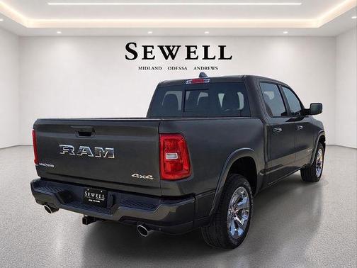 Granite Crystal Metallic Clearcoat 2027 RAM 1500 Big Horn/Lone Star
