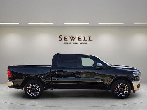 Diamond Black Crystal Pearlcoat 2025 RAM 1500 Laramie