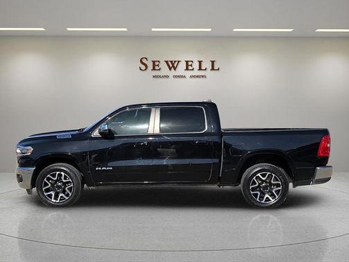 Diamond Black Crystal Pearlcoat 2025 RAM 1500 Laramie