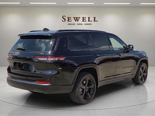 Diamond Black Crystal Pearlcoat 2023 Jeep Grand Cherokee L Altitude