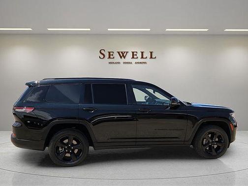 Diamond Black Crystal Pearlcoat 2023 Jeep Grand Cherokee L Altitude