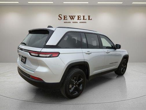 Silver Zynith 2023 Jeep Grand Cherokee Altitude