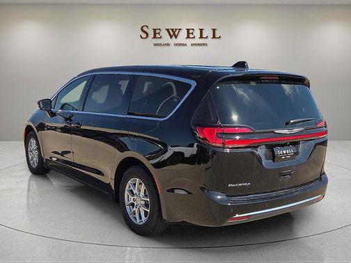Diamond Black Crystal Pearlcoat 2026 Chrysler Pacifica L