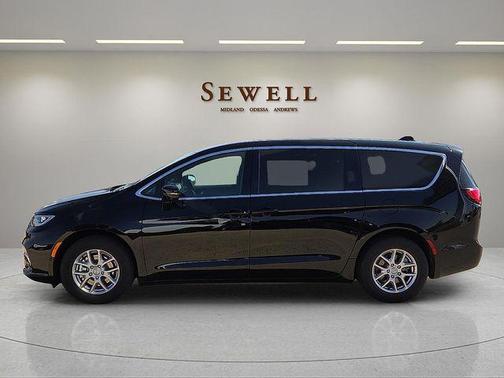 Diamond Black Crystal Pearlcoat 2026 Chrysler Pacifica L