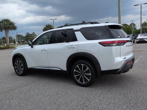 Everest White P 2026 Nissan Pathfinder Platinum