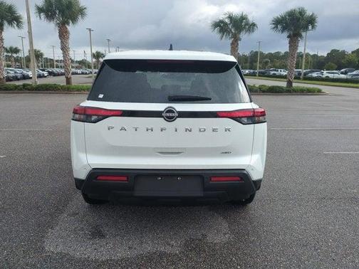 2025 Nissan Pathfinder S