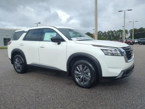 2025 Nissan Pathfinder S