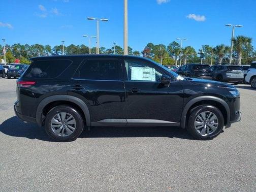 2025 Nissan Pathfinder S