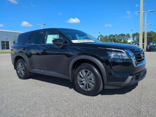 2025 Nissan Pathfinder S