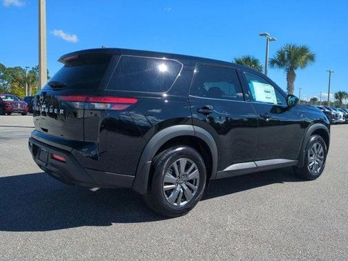 2025 Nissan Pathfinder S
