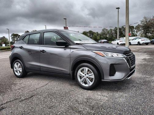 Gun Metallic 2024 Nissan Kicks S