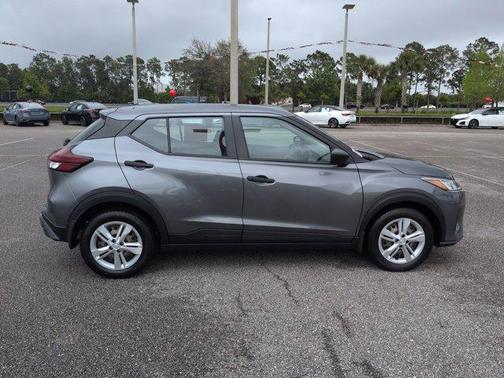 Gun Metallic 2024 Nissan Kicks S