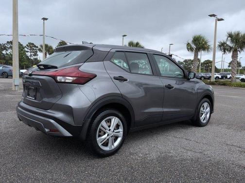 Gun Metallic 2024 Nissan Kicks S