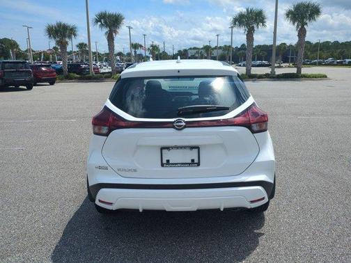 2023 Nissan Kicks S