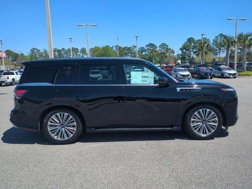 2025 INFINITI QX80 Luxe