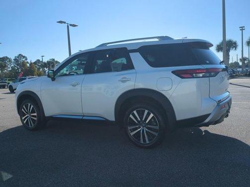 2025 Nissan Pathfinder Platinum
